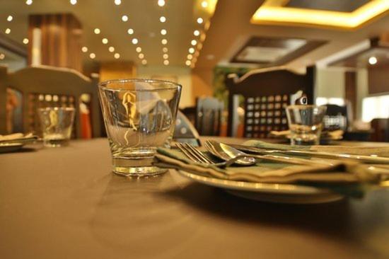 Continento The Classic Hotel Tirur エクステリア 写真